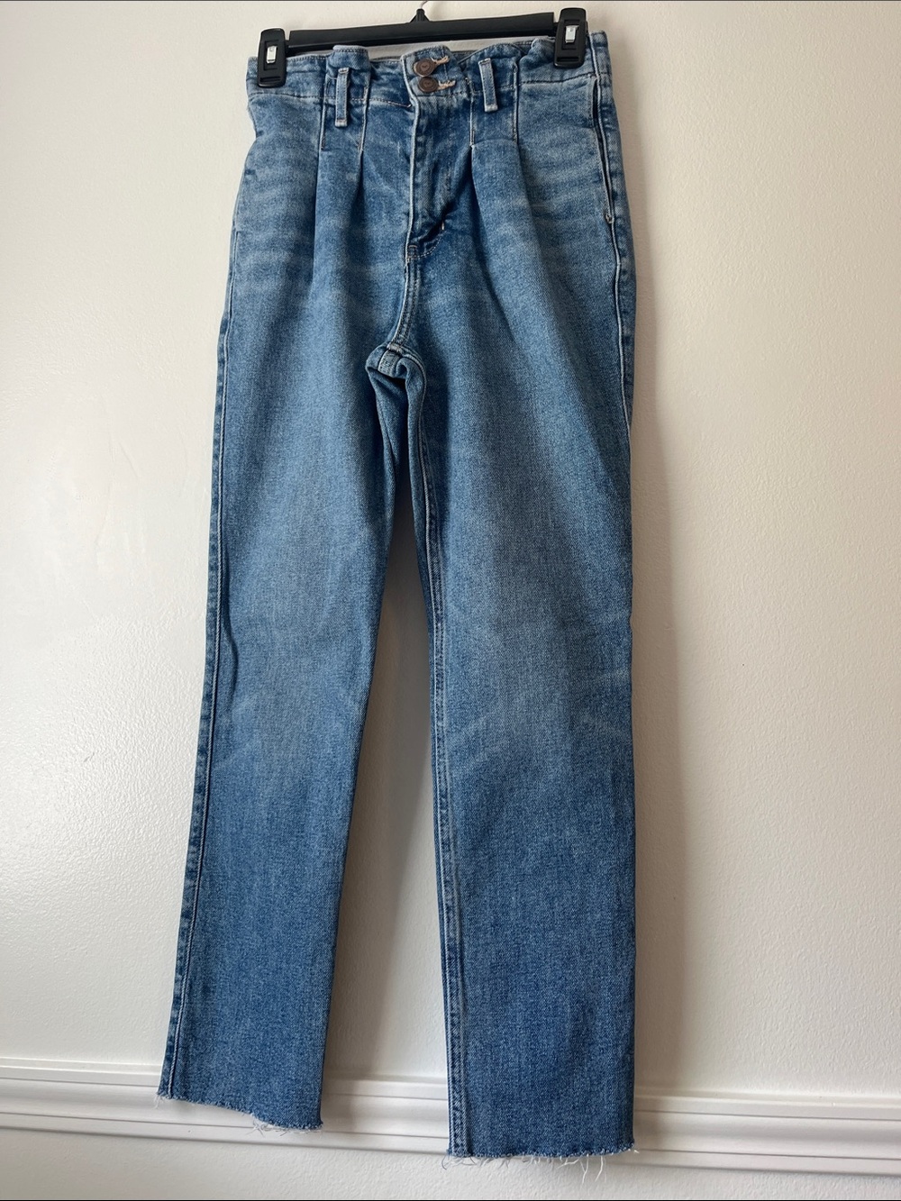 Hollister Medium Wash Straight-Leg Jeans